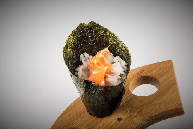 H7. Salmon Hand Roll 三文魚手卷
